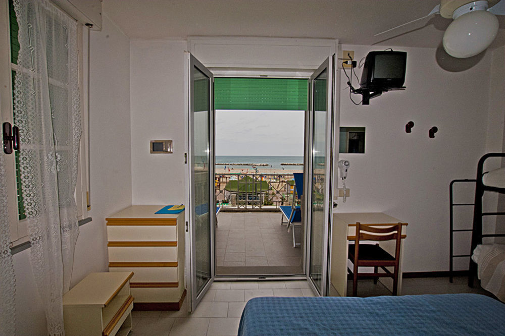 Hotel Sayonara Cattolica Exterior photo