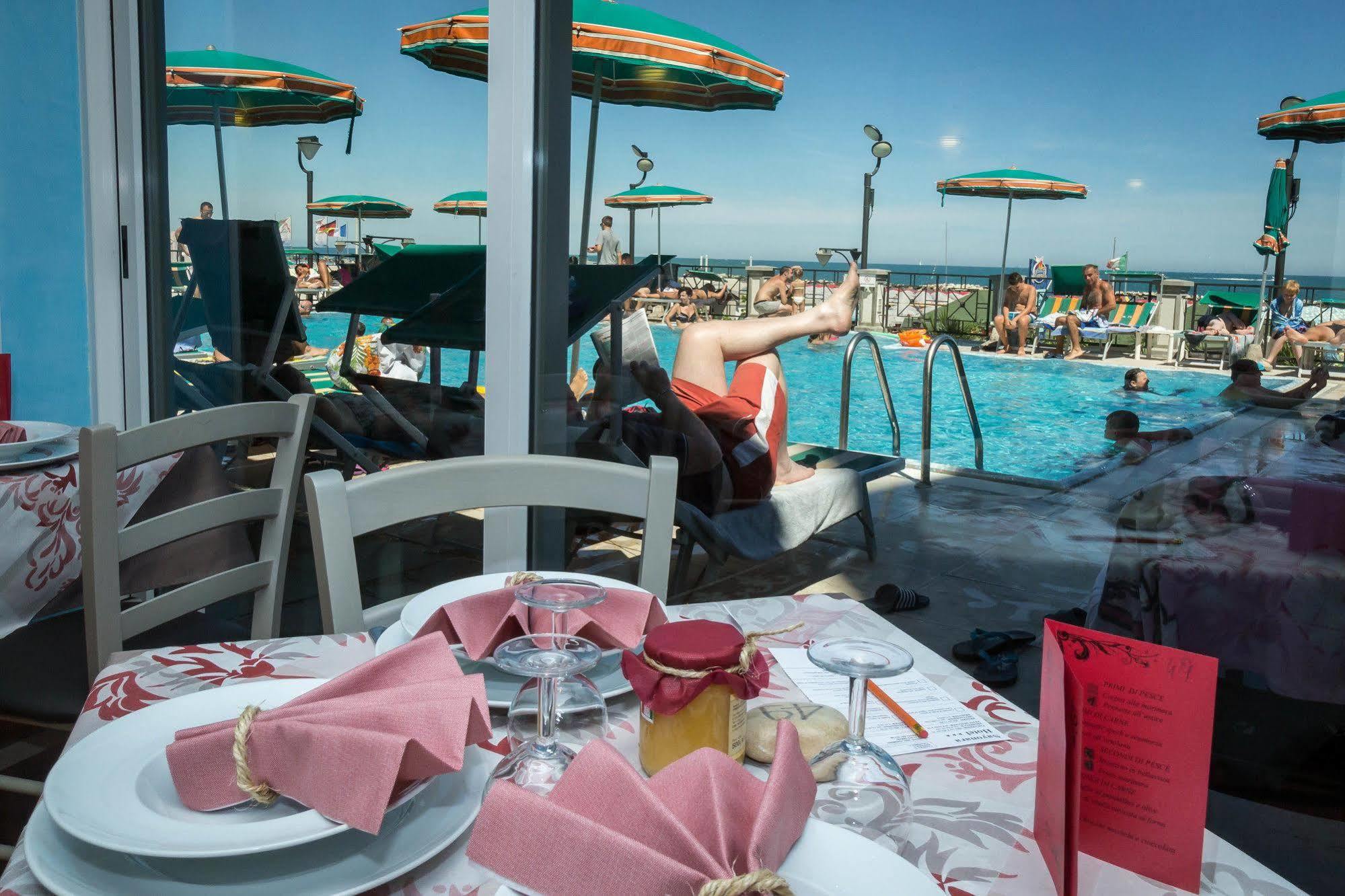 Hotel Sayonara Cattolica Exterior photo